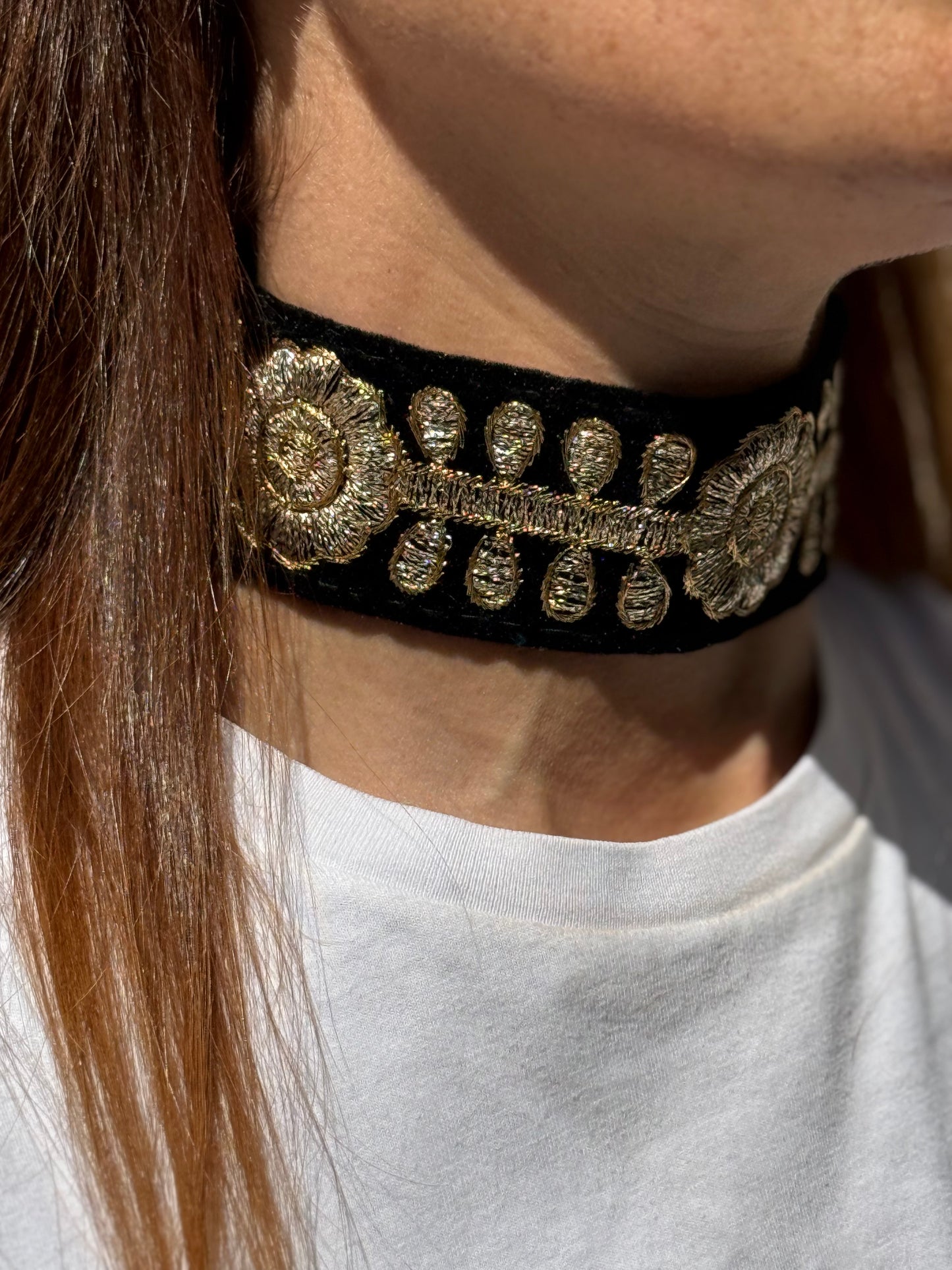 Choker oro e velluto nero